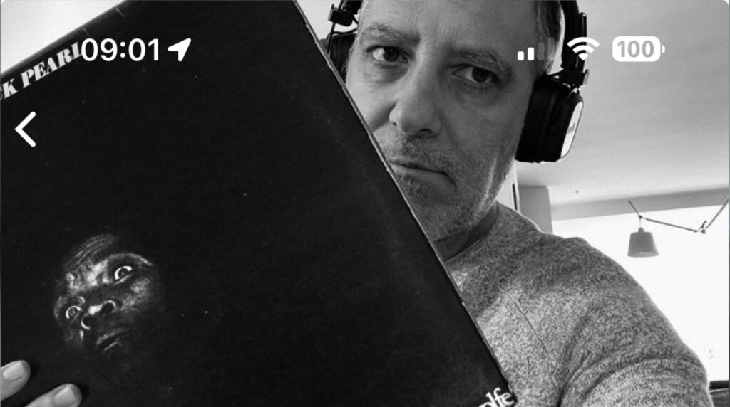 Entre cães, música e amor: uma conversa com André Navarro